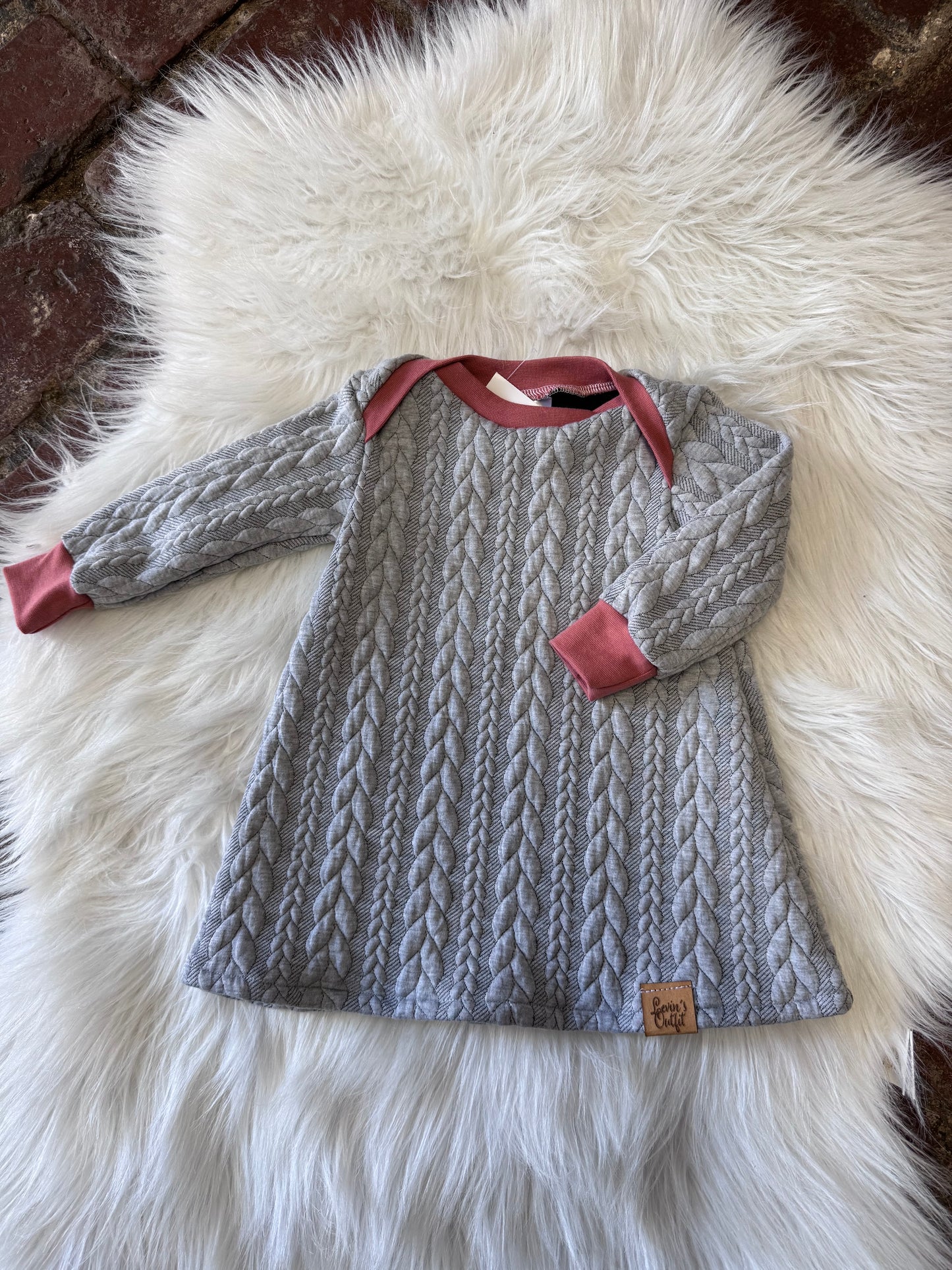 Kleid mit amerikanischem Ausschnitt / langarm- verschiedene Motive