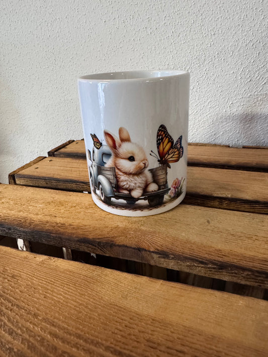 Häschen im Pickup2 / Tasse sublimiert