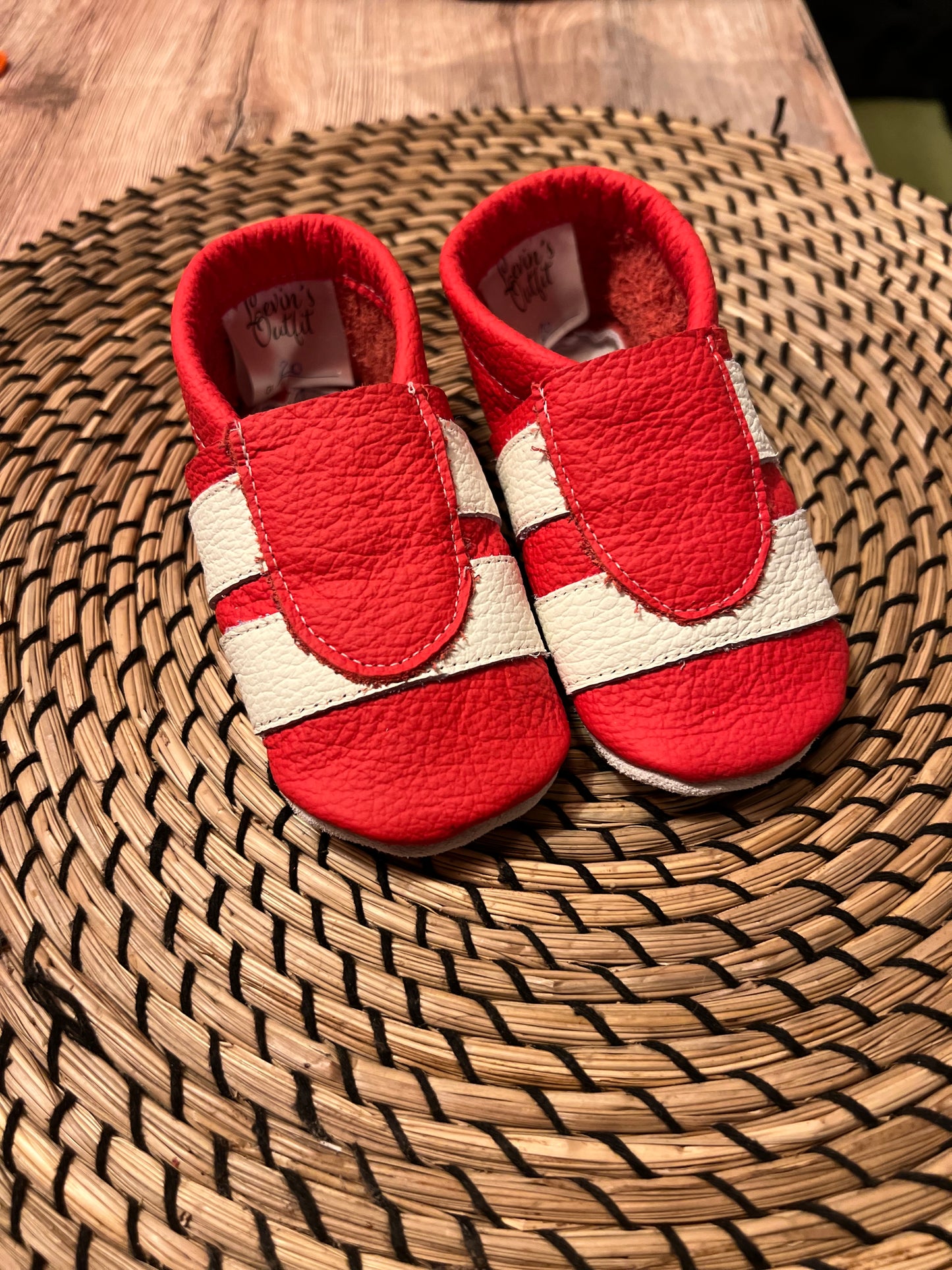 Krabbelpuschen in Sneakeroptik