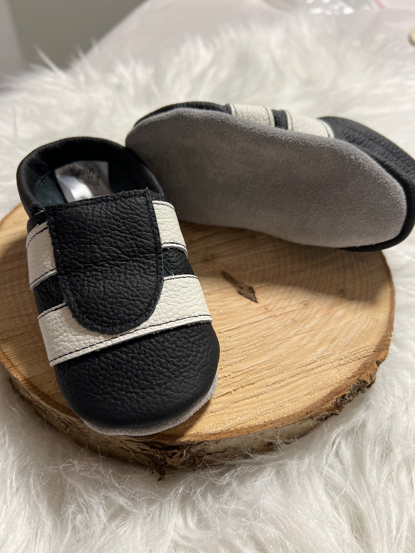Krabbelpuschen in Sneakeroptik